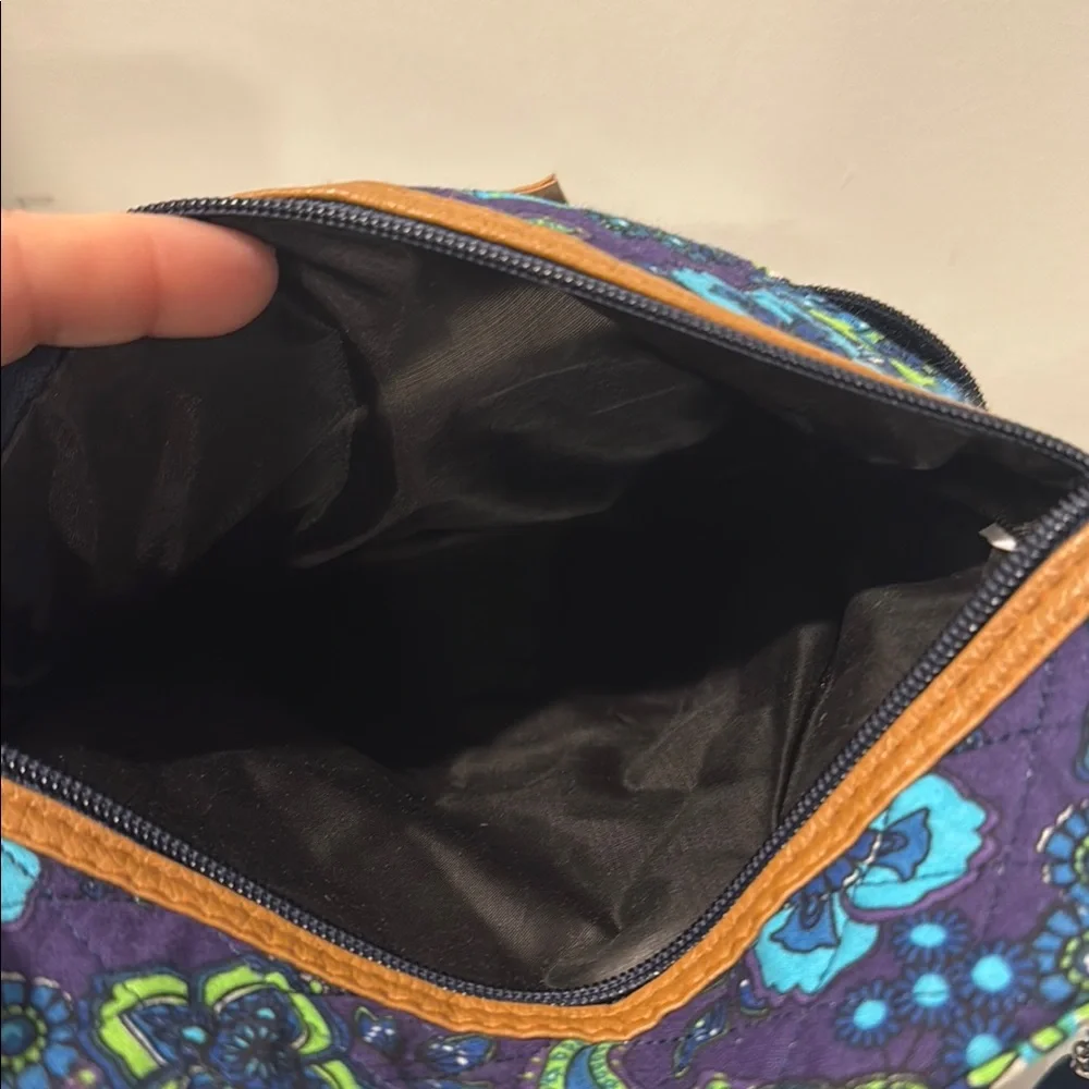 Stone & Co. Adjustable Strap Crossbody Bag - Picture 4 of 10